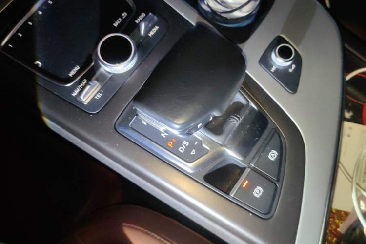 Used Audi Q7 2016 45 TFSI Technology Edition Gear Lever