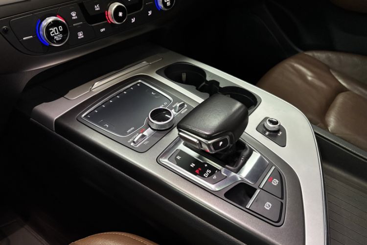 Used Audi Q7 2016 40 TFSI Comfort Model Gear Lever