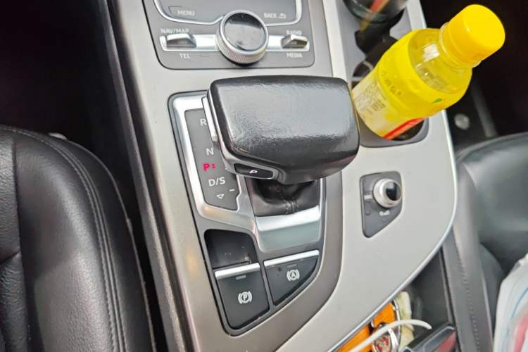 Used Audi Q7 2016 45 TFSI Technology Edition Gear Lever