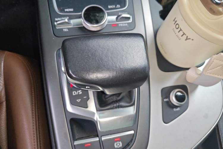 Used Audi Q7 2016 45 TFSI Technology Edition Gear Lever