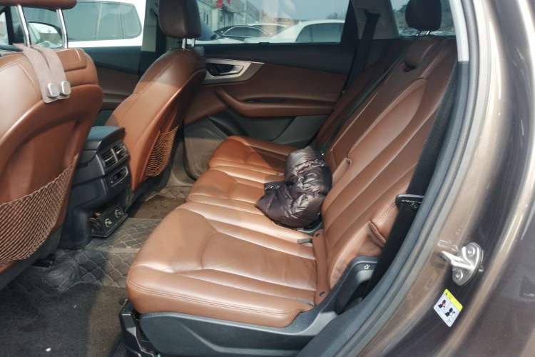Used Audi Q7 2016 40 TFSI Comfort Model Interior 4