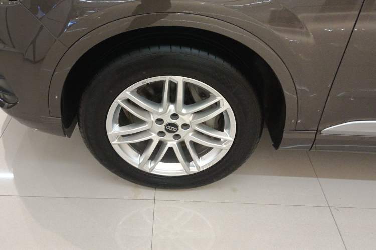 Used Audi Q7 2016 40 TFSI S line Sport Edition Left Front Wheel Hub