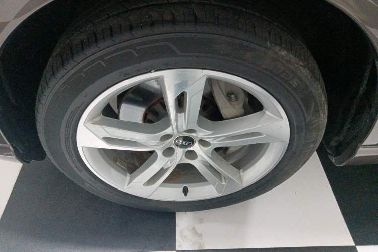 Used Audi Q7 2016 45 TFSI S line Sport Edition Left Front Wheel Hub