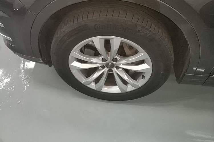 Used Audi Q7 2016 40 TFSI Comfort Model Left Front Wheel Hub