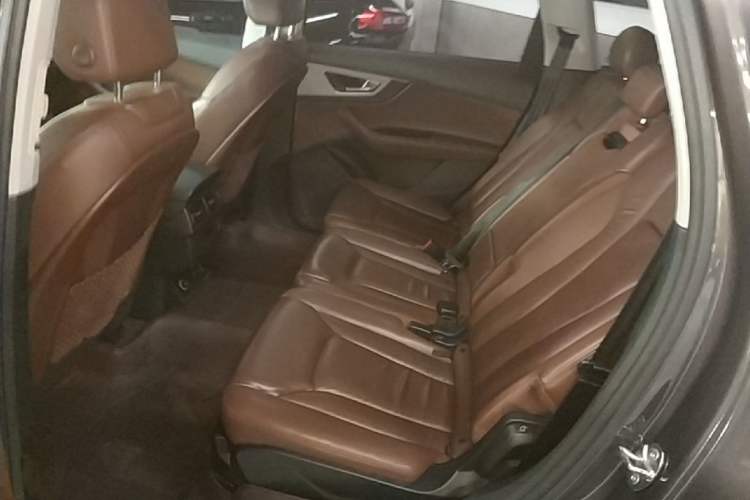 Used Audi Q7 2016 40 TFSI Comfort Model Left Rear Seat