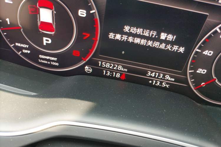 Used Audi Q7 2016 45 TFSI Technology Edition Odometer Close Up