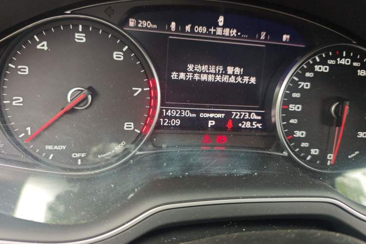 Used Audi Q7 2016 40 TFSI Comfort Model Odometer Close Up