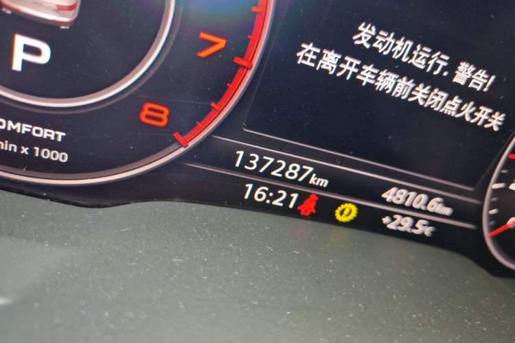 Used Audi Q7 2016 45 TFSI Technology Edition Odometer Close Up