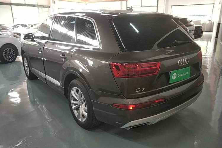 Used Audi Q7 2016 40 TFSI Comfort Model Rear Left 45 Deg