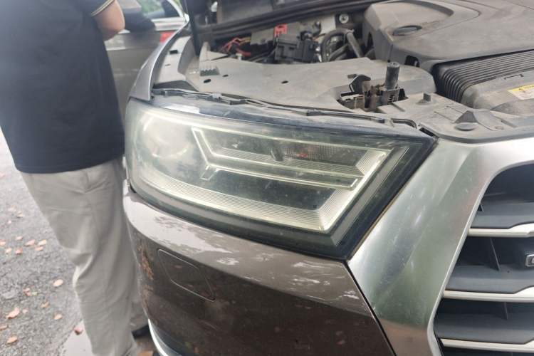Used Audi Q7 2016 40 TFSI Comfort Model Right Front Headlight