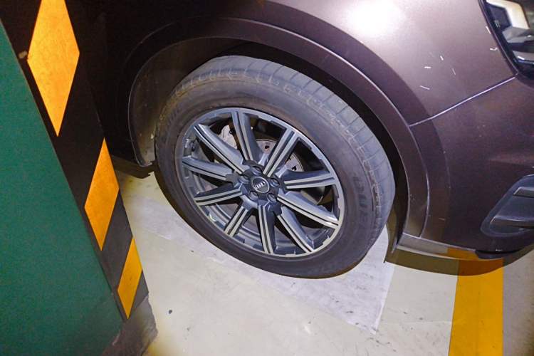 Used Audi Q7 2016 45 TFSI Technology Edition Right Front Wheel Hub