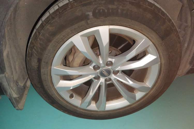 Used Audi Q7 2016 40 TFSI Comfort Model Right Front Wheel Hub