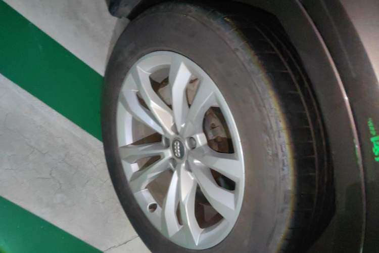 Used Audi Q7 2016 45 TFSI Technology Edition Right Front Wheel Hub