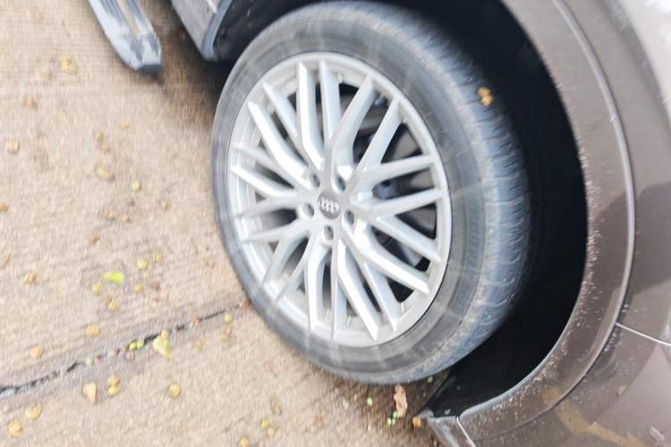 Used Audi Q7 2016 45 TFSI Technology Edition Right Front Wheel Hub