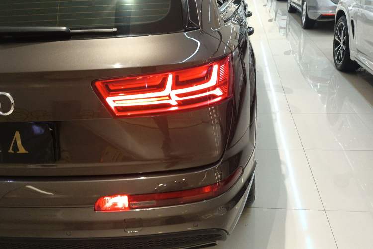 Used Audi Q7 2016 40 TFSI S line Sport Edition Right Rear Taillight