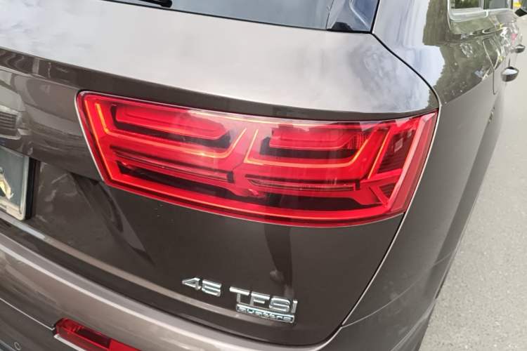 Used Audi Q7 2016 45 TFSI S line Sport Edition Right Rear Taillight