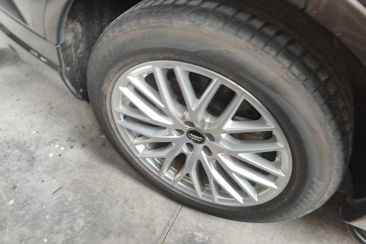 Used Audi Q7 2016 45 TFSI S line Sport Edition Right Rear Wheel Hub