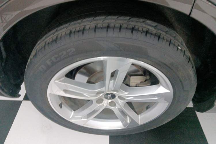 Used Audi Q7 2016 45 TFSI S line Sport Edition Right Rear Wheel Hub