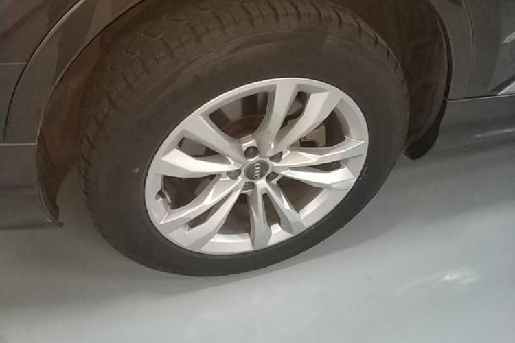 Used Audi Q7 2016 40 TFSI Comfort Model Right Rear Wheel Hub