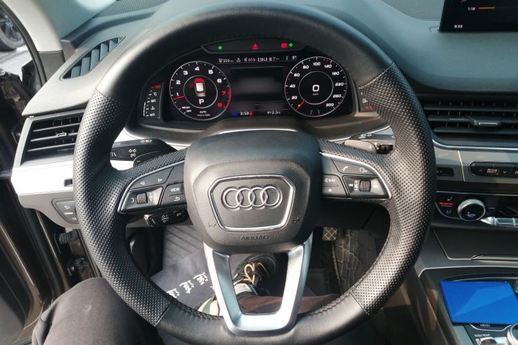 Used Audi Q7 2016 40 TFSI Comfort Model Steering Wheel