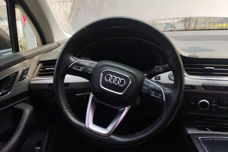 Used Audi Q7 2016 45 TFSI Technology Edition Steering Wheel
