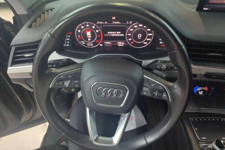 Used Audi Q7 2016 45 TFSI Technology Edition Steering Wheel