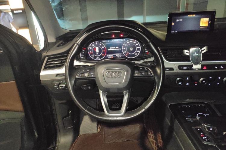 Used Audi Q7 2016 45 TFSI S line Sport Edition Steering Wheel