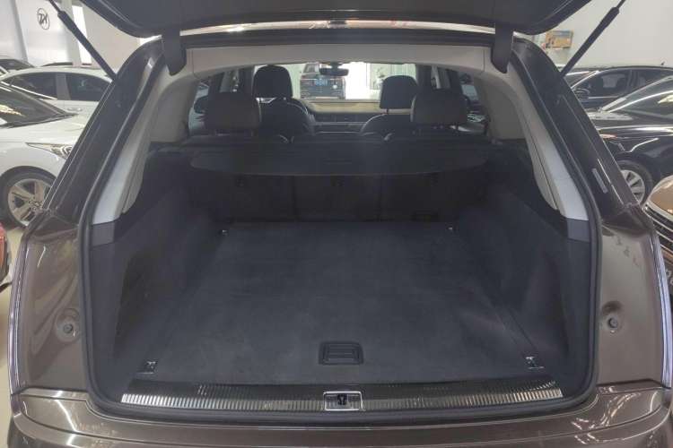 Used Audi Q7 2016 45 TFSI Technology Edition Trunk