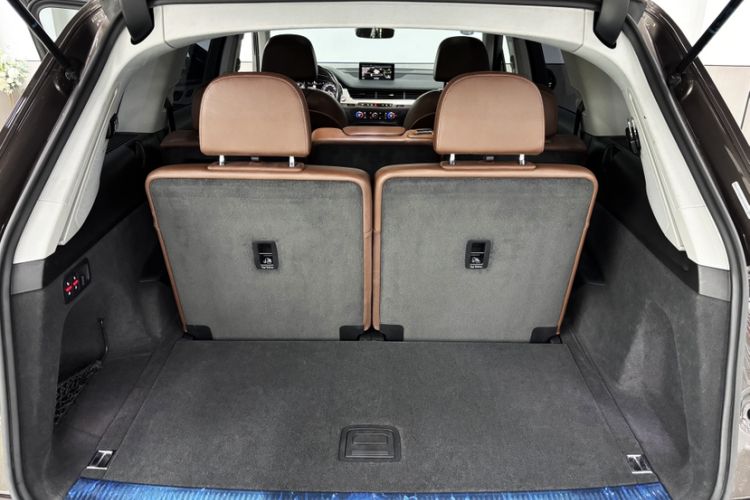 Used Audi Q7 2016 40 TFSI Comfort Model Trunk