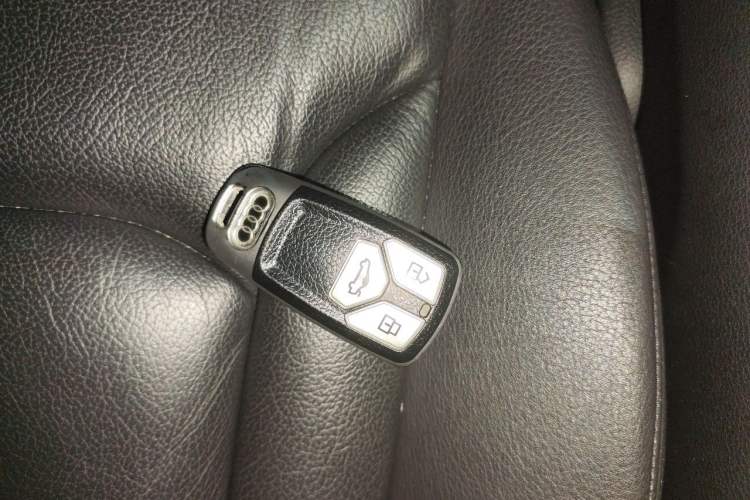 Used Audi Q7 2016 40 TFSI Comfort Model Vehicle Key