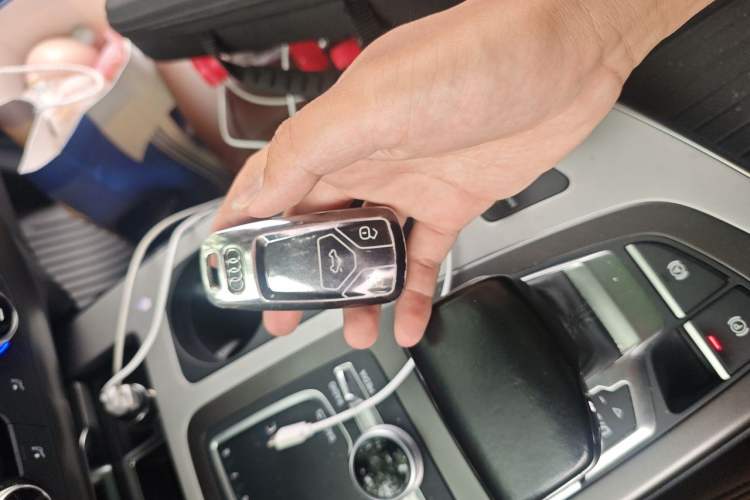 Used Audi Q7 2016 40 TFSI Comfort Model Vehicle Key