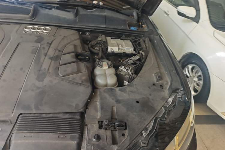 Used Audi Q7 2016 45 TFSI Technology Edition Engine Bay Left