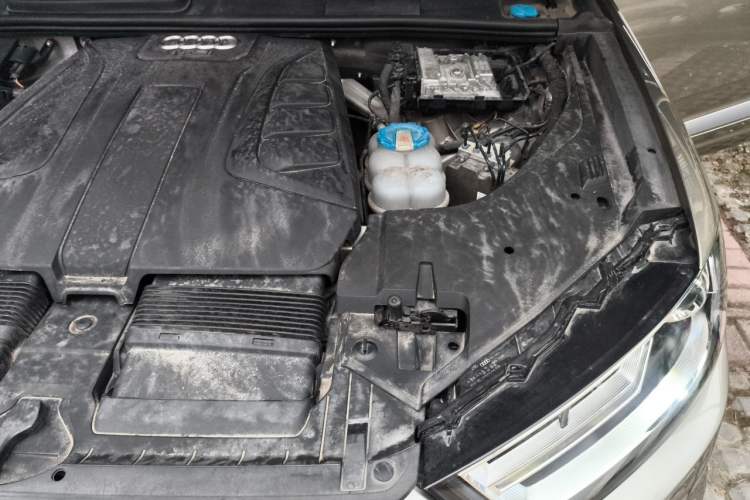 Used Audi Q7 2016 40 TFSI Comfort Model Engine Bay Left