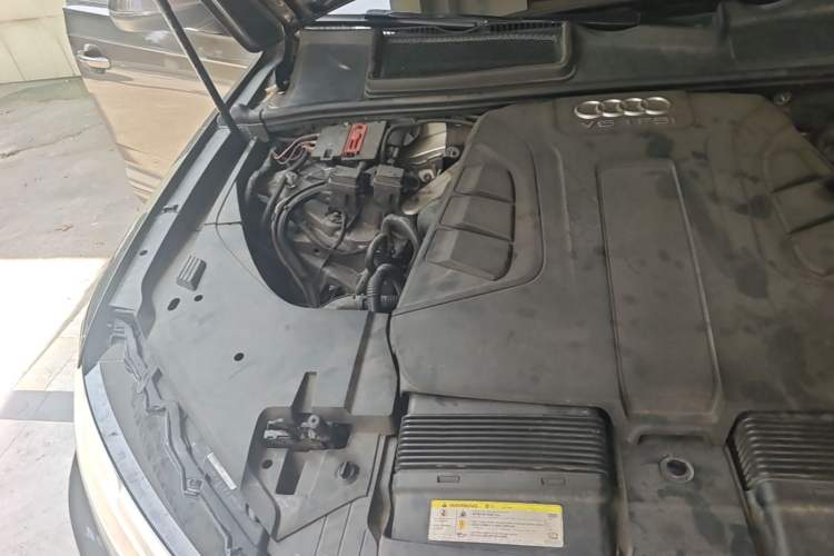 Used Audi Q7 2016 45 TFSI Technology Edition Engine Bay Right