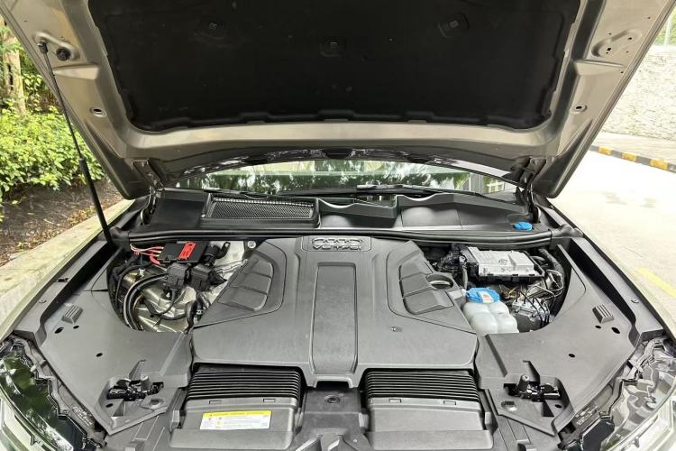 Used Audi Q7 2016 3.0 TFSI 7 seats parallel import Engine Bay