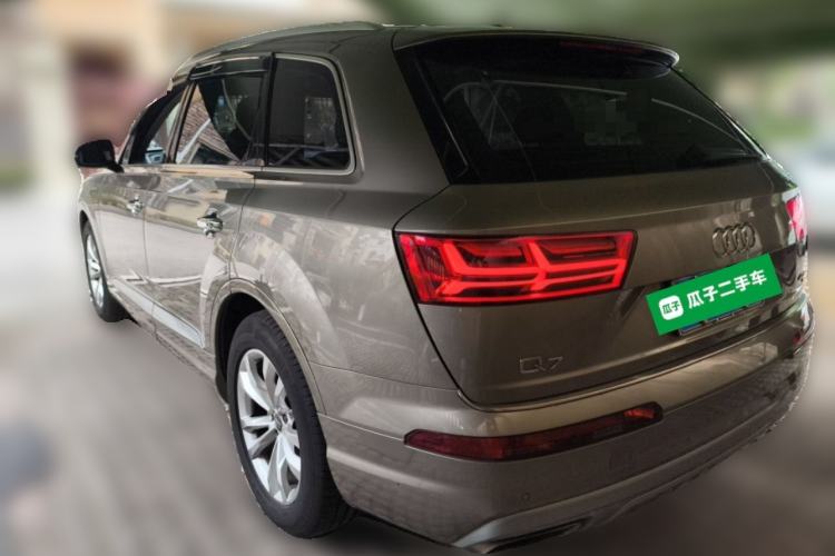 Used Audi Q7 2016 40 TFSI Comfort Model Rear Left 45 Deg