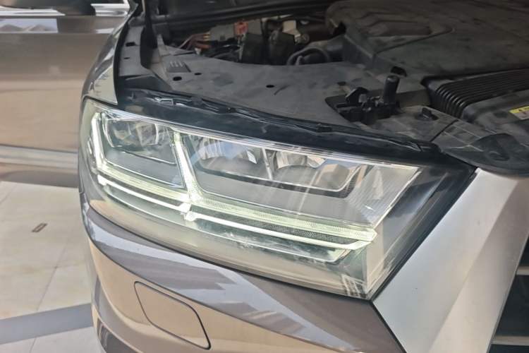 Used Audi Q7 2016 45 TFSI Technology Edition Right Front Headlight