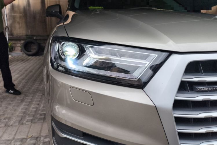 Used Audi Q7 2016 40 TFSI Comfort Model Right Front Headlight