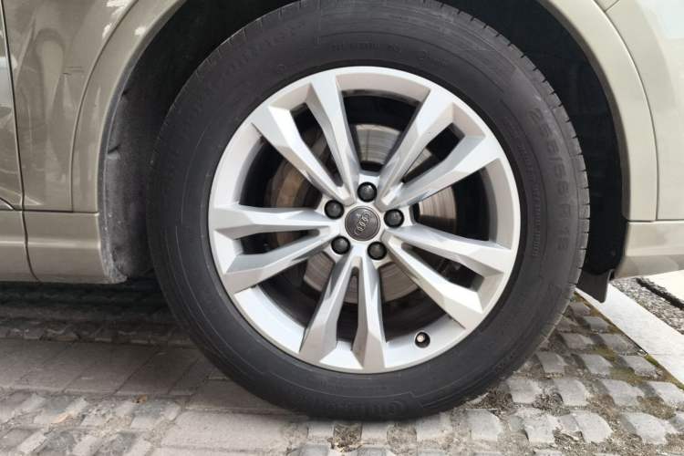 Used Audi Q7 2016 40 TFSI Comfort Model Right Front Wheel Hub