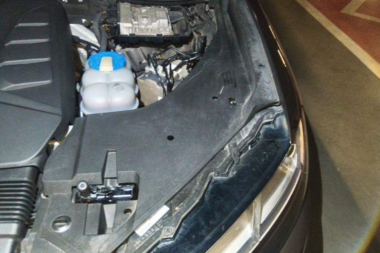 Used Audi Q7 2016 40 TFSI Comfort Model Engine Bay Left