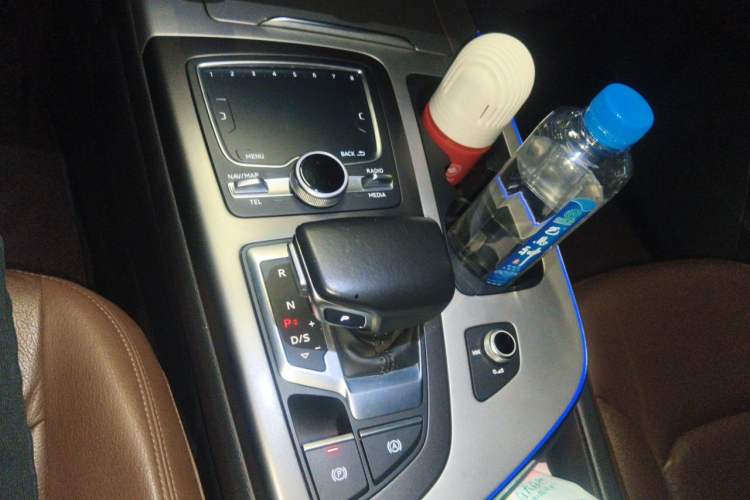 Used Audi Q7 2016 40 TFSI Comfort Model Gear Lever
