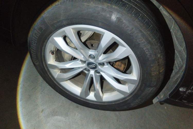 Used Audi Q7 2016 40 TFSI Comfort Model Right Front Wheel Hub