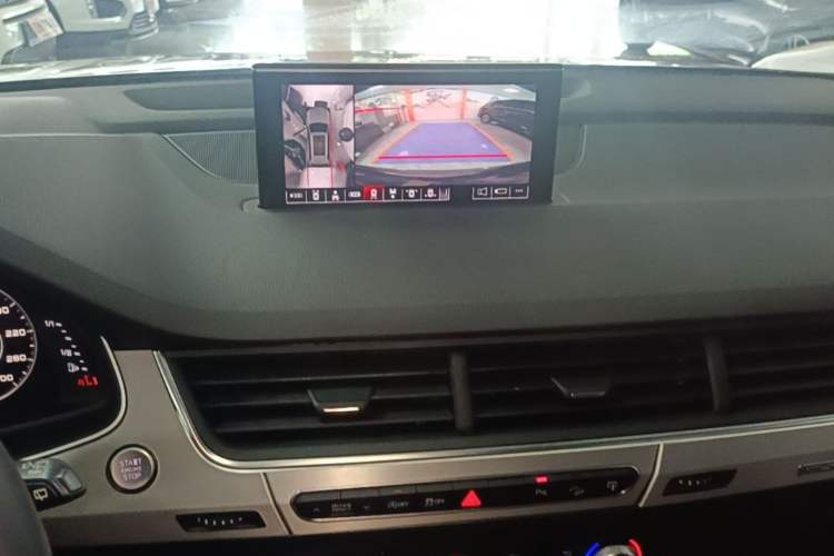 Used Audi Q7 2016 40 TFSI S line Sport Edition Audio And AC Panel