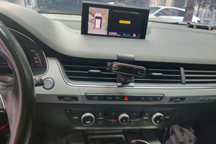 Used Audi Q7 2016 45 TFSI Technology Edition Audio And AC Panel