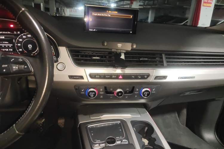 Used Audi Q7 2016 40 TFSI S line Sport Edition Audio And AC Panel