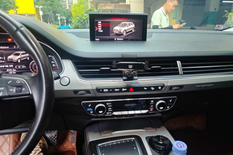 Used Audi Q7 2016 45 TFSI Technology Edition Audio And AC Panel