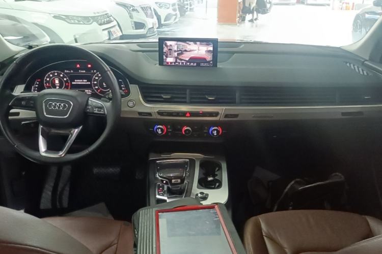 Used Audi Q7 2016 40 TFSI S line Sport Edition Center Console