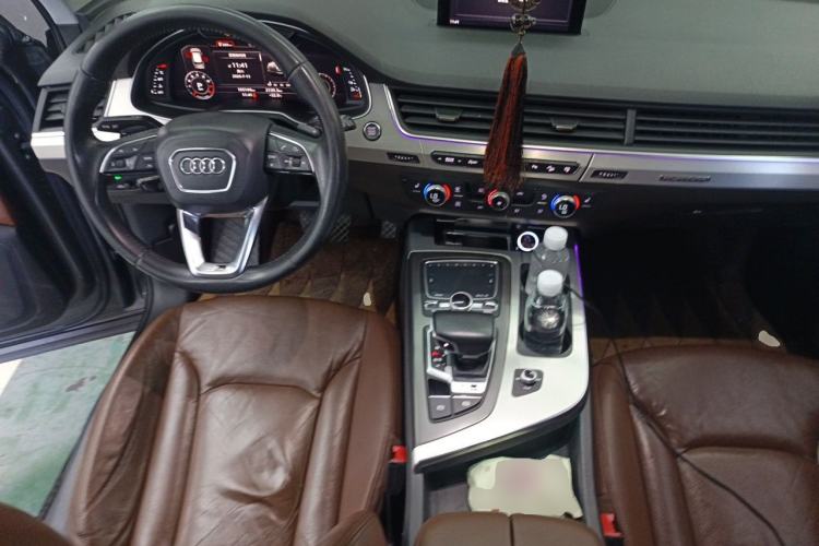 Used Audi Q7 2016 40 TFSI S line Sport Edition Center Console