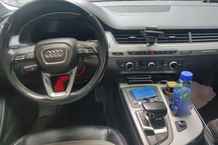 Used Audi Q7 2016 45 TFSI Technology Edition Center Console
