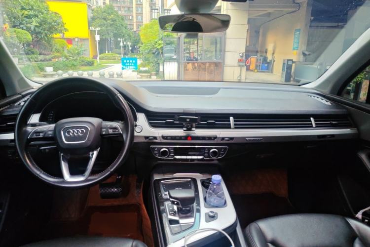 Used Audi Q7 2016 45 TFSI Technology Edition Center Console